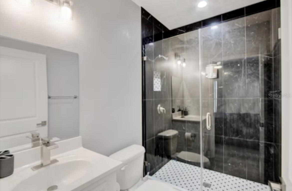 Image 41 of 48 For 405 Westland Avenue 3