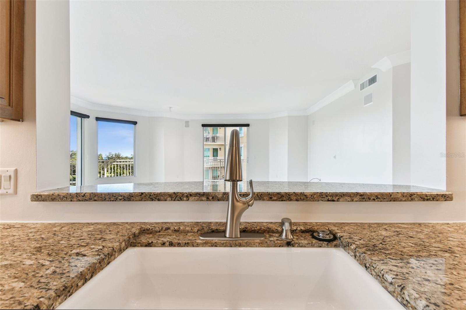 Image 14 of 90 For 555 5th Avenue Ne 424