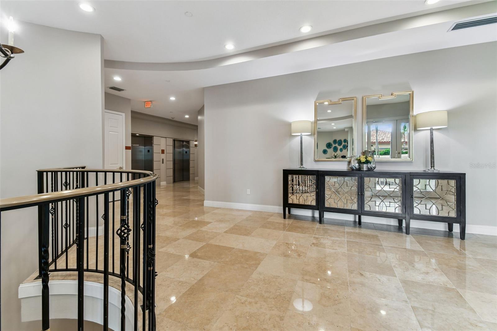 Image 2 of 90 For 555 5th Avenue Ne 424
