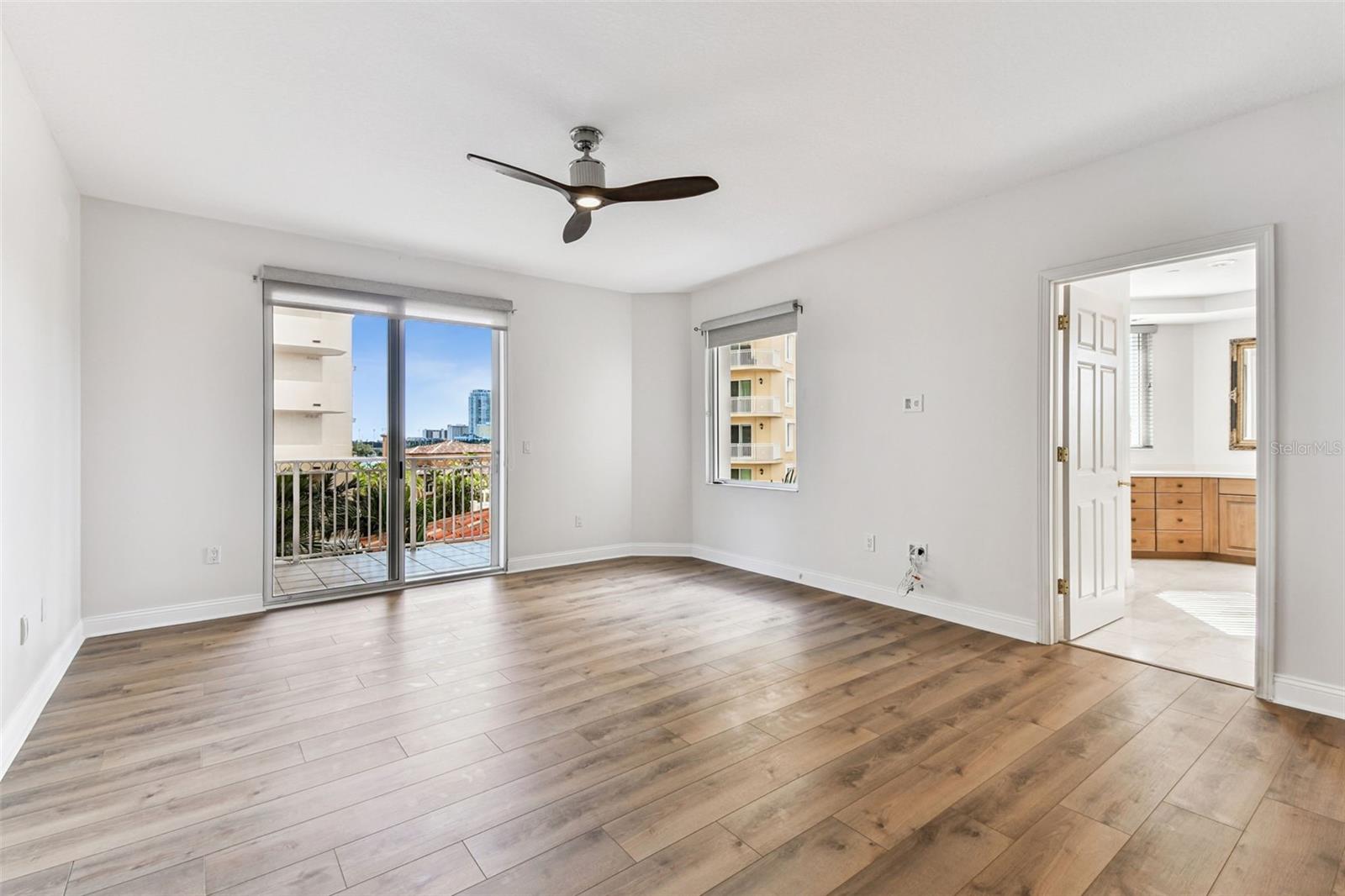 Image 41 of 90 For 555 5th Avenue Ne 424