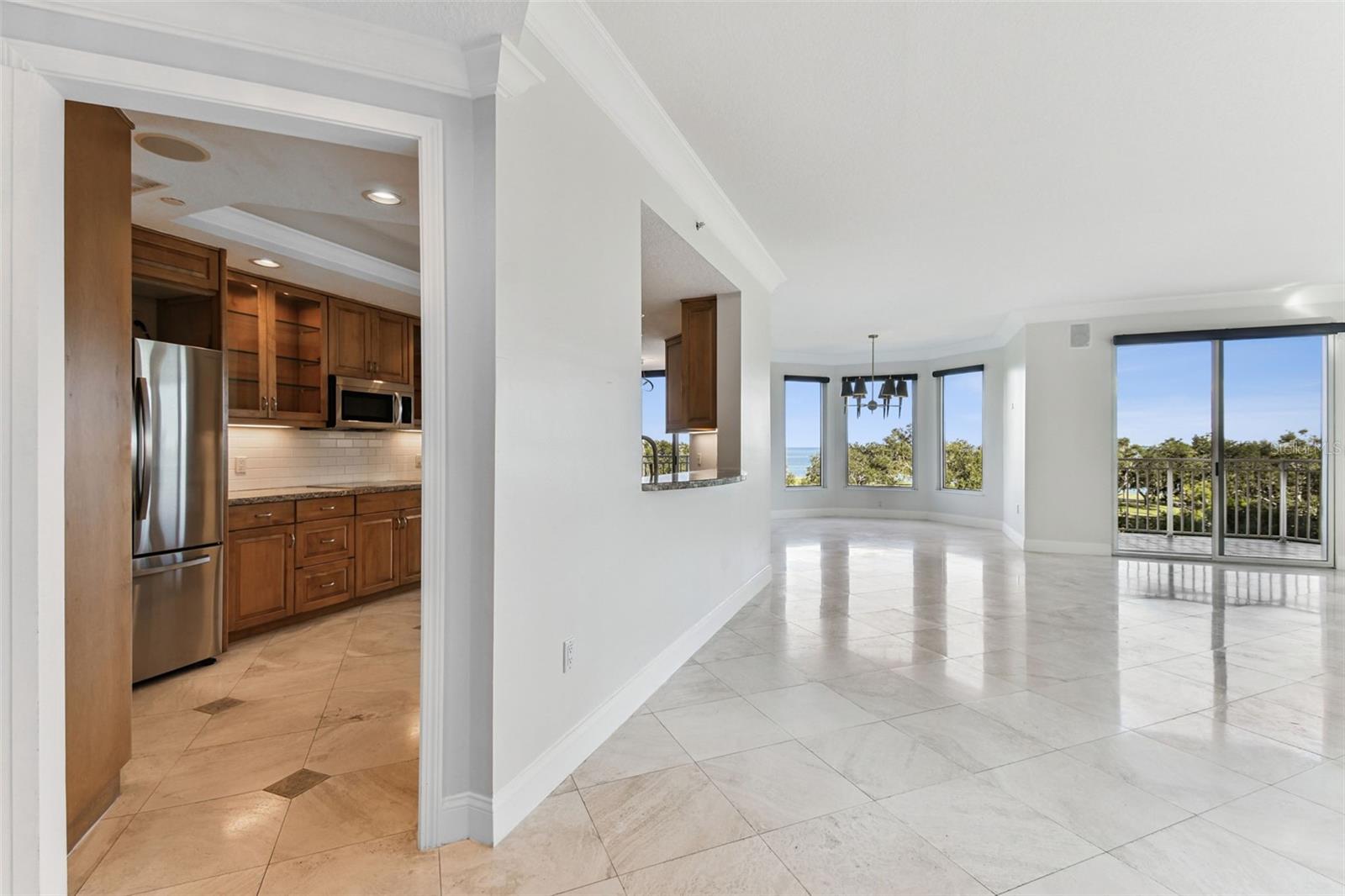 Image 5 of 90 For 555 5th Avenue Ne 424
