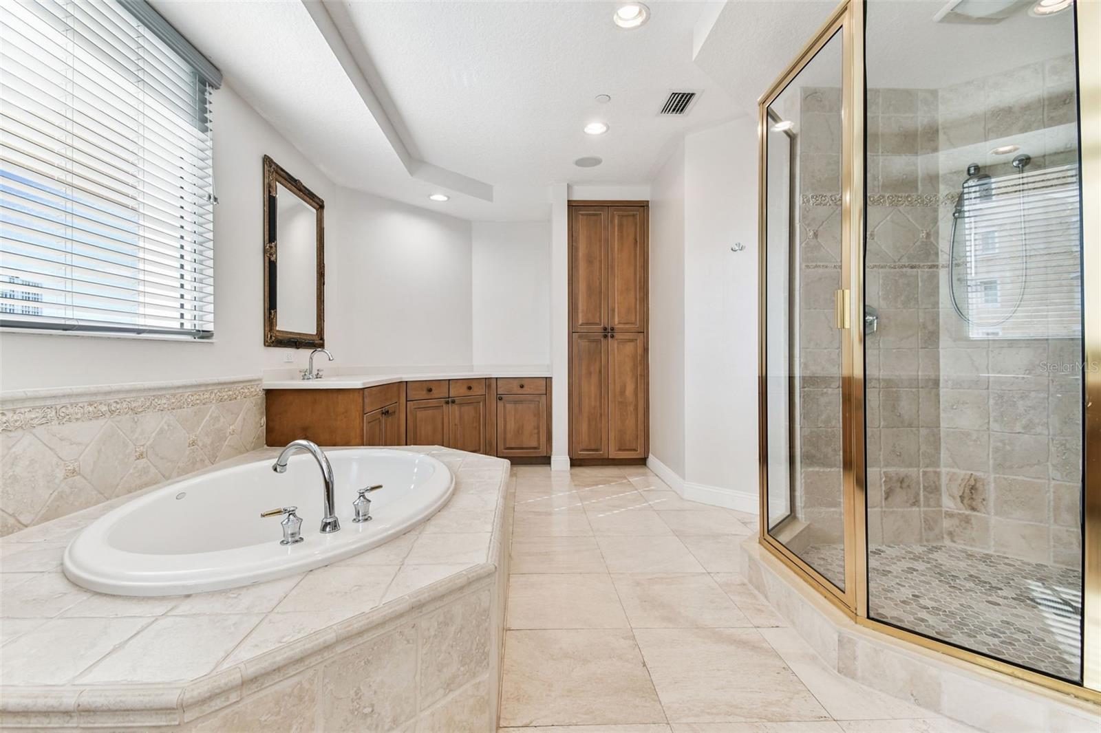 Image 55 of 90 For 555 5th Avenue Ne 424