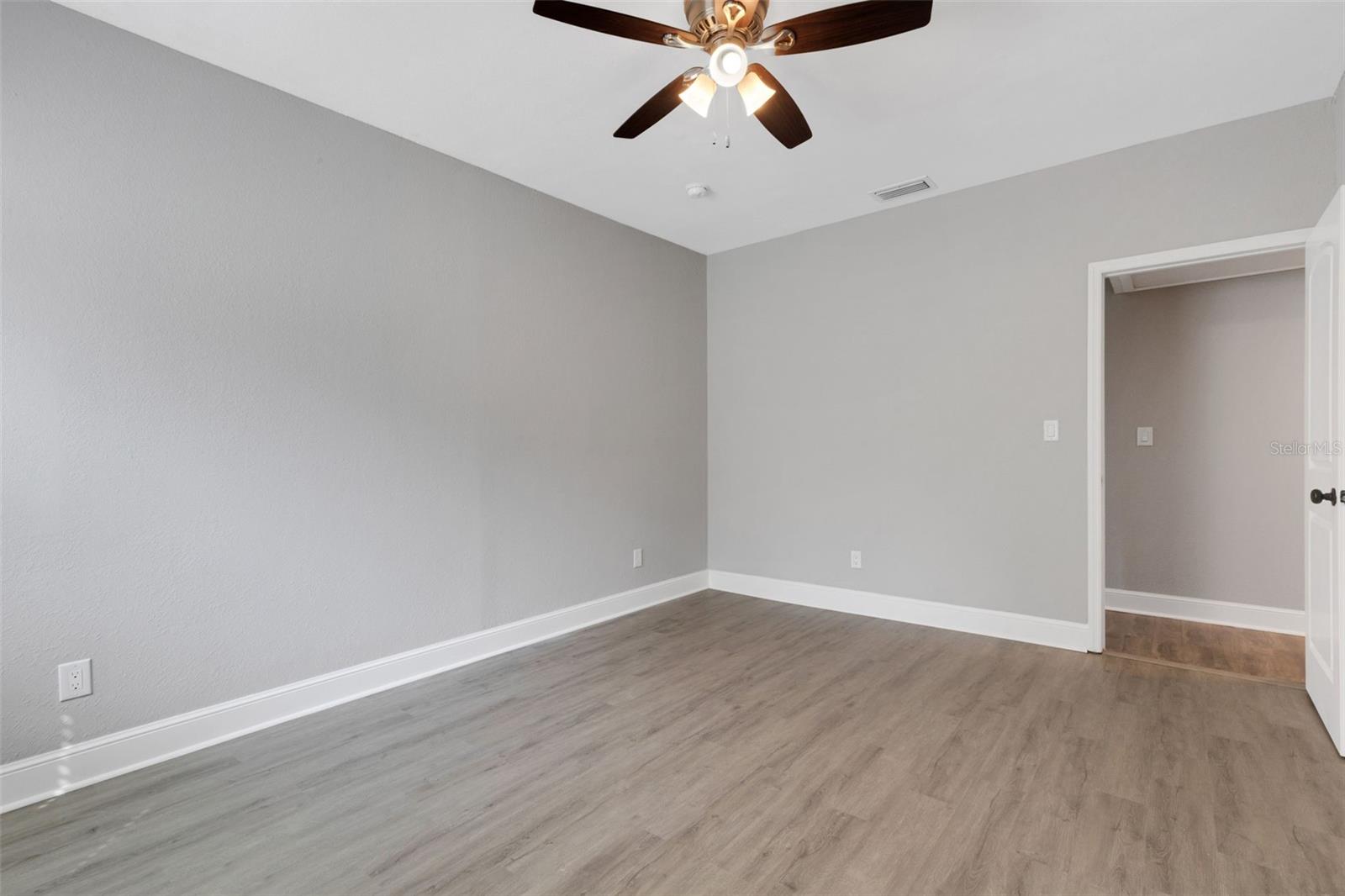 Image 33 of 84 For 8101 Edison Avenue