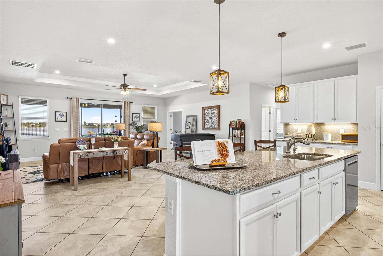 Image 21 of 91 For 11761 Lake Lucaya Drive