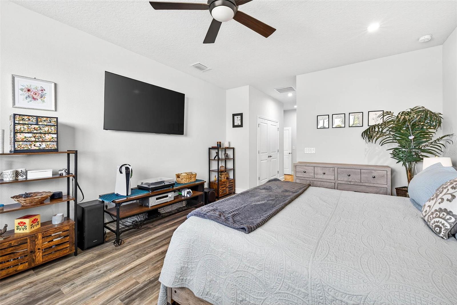 Image 49 of 91 For 11761 Lake Lucaya Drive