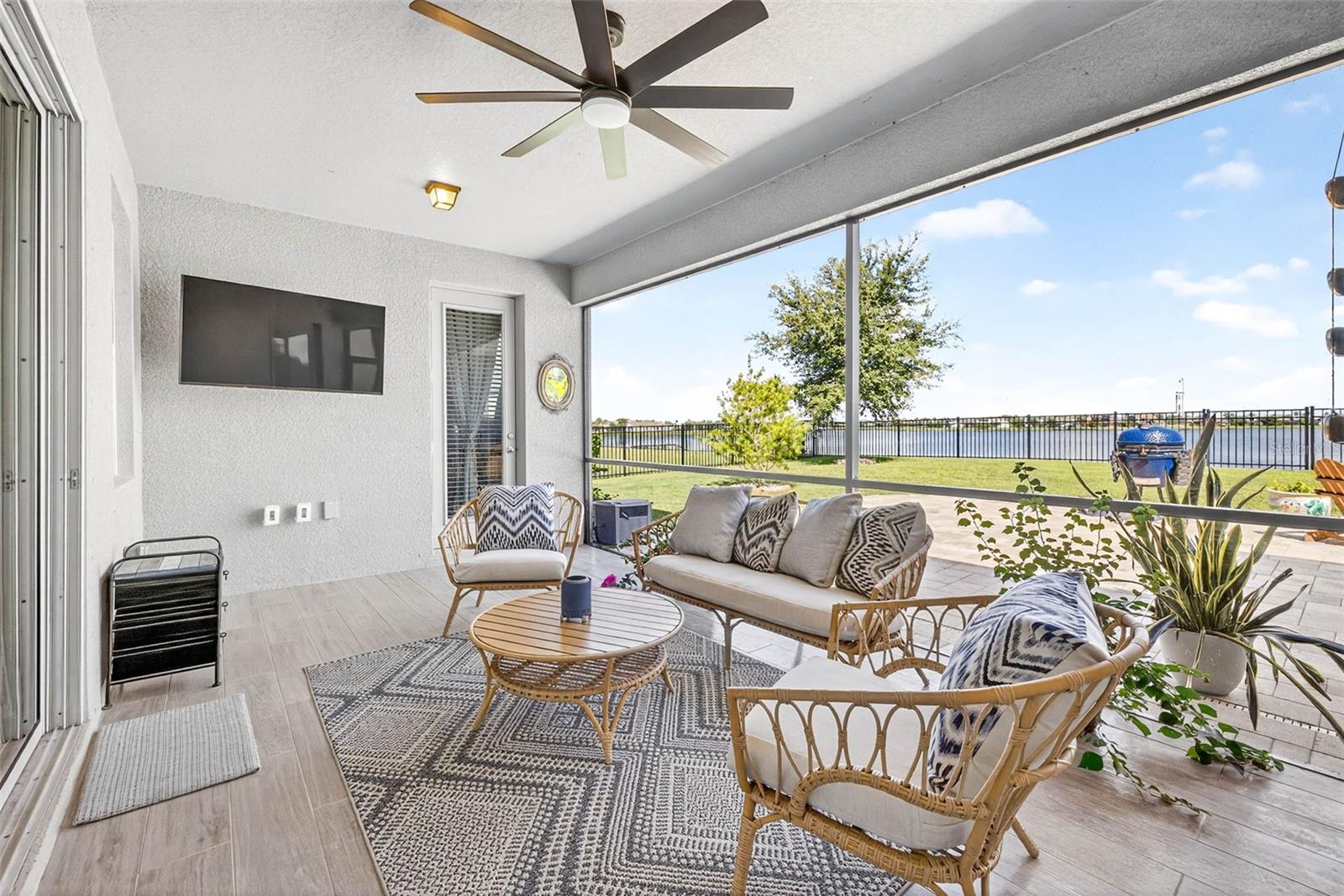 Image 5 of 91 For 11761 Lake Lucaya Drive