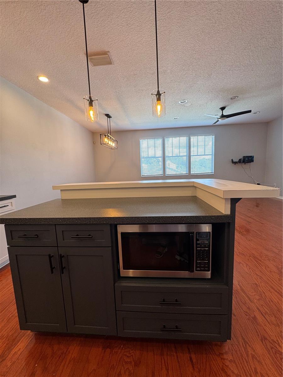 Image 10 of 28 For 2900 Azeele Street M