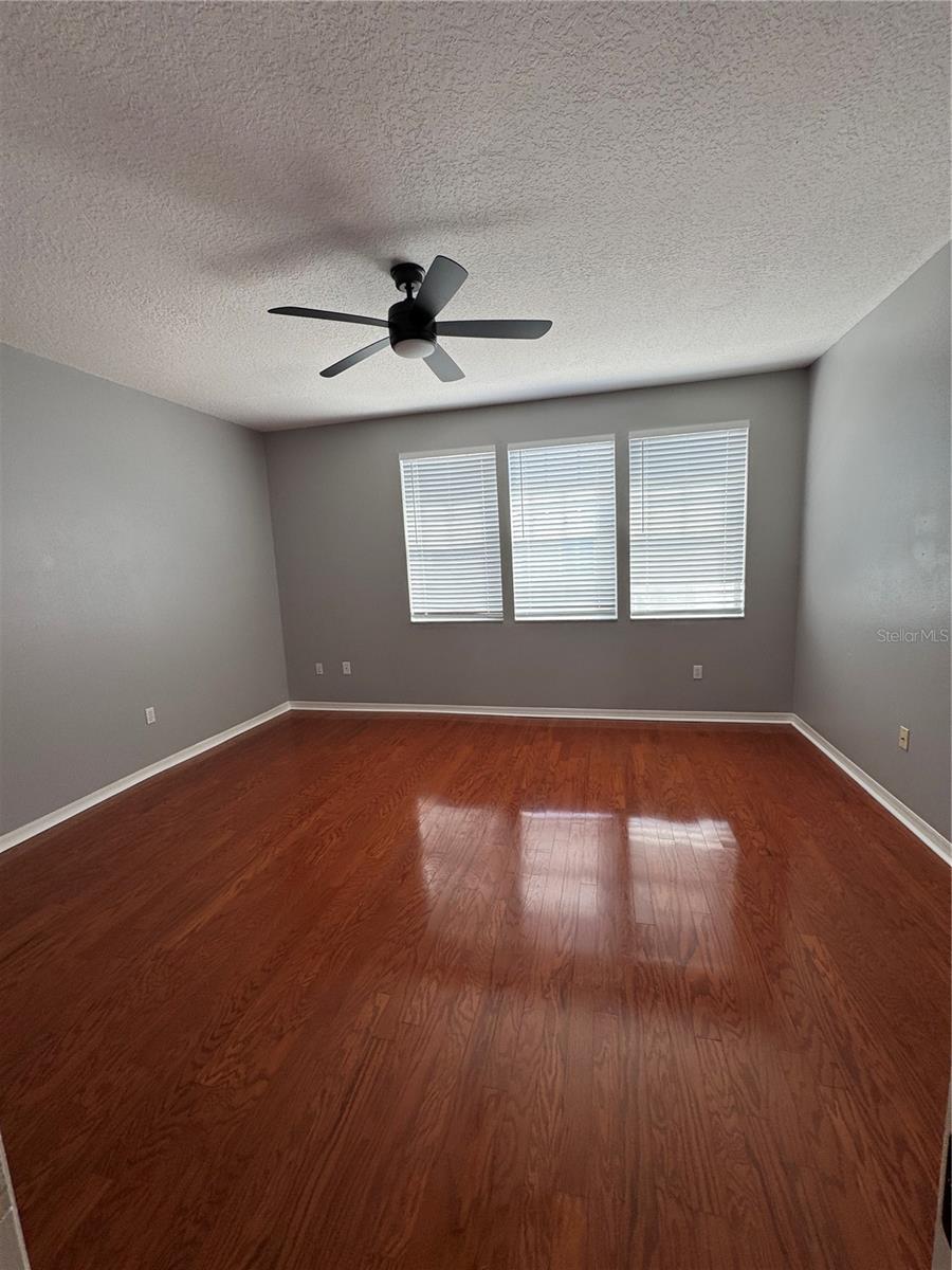 Image 13 of 28 For 2900 Azeele Street M