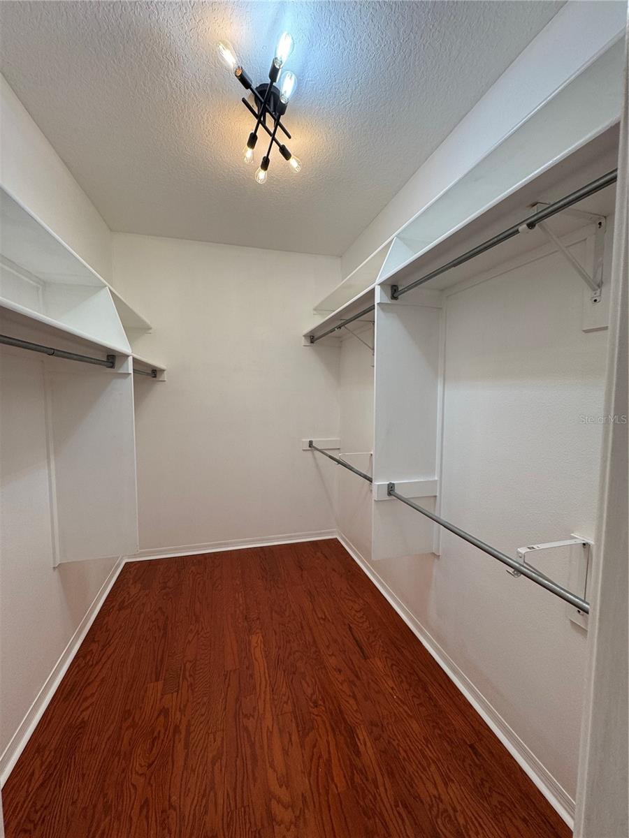 Image 14 of 28 For 2900 Azeele Street M