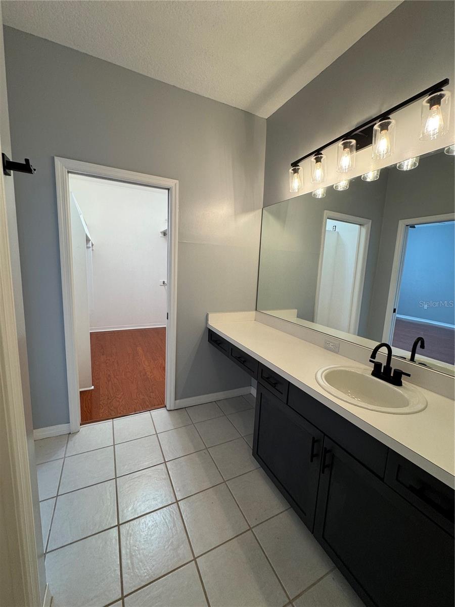 Image 16 of 28 For 2900 Azeele Street M