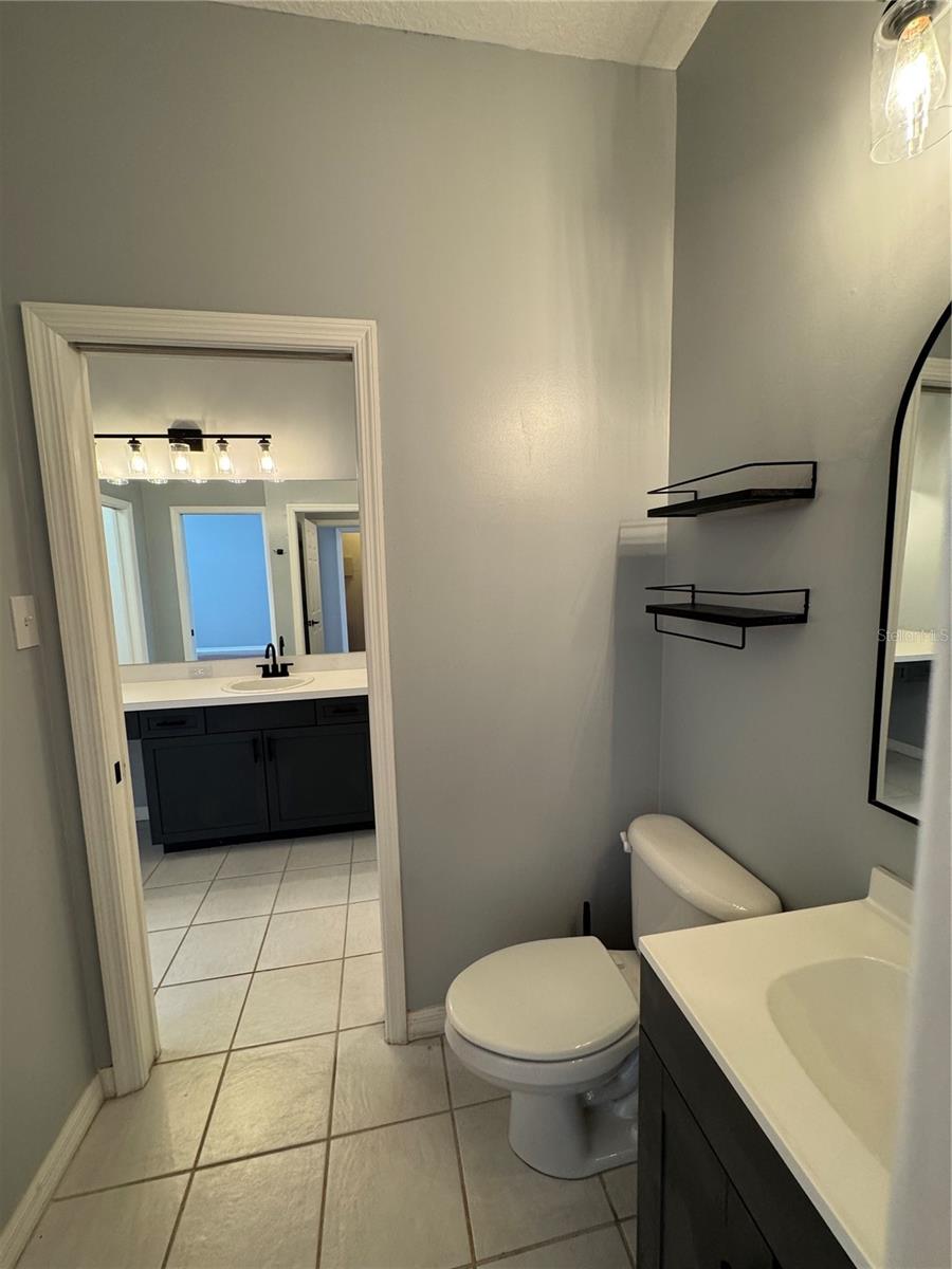 Image 17 of 28 For 2900 Azeele Street M