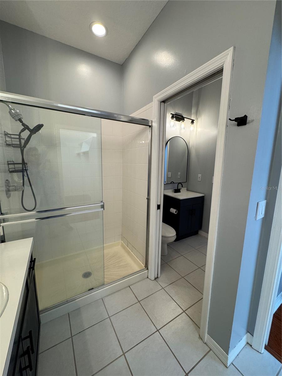 Image 18 of 28 For 2900 Azeele Street M