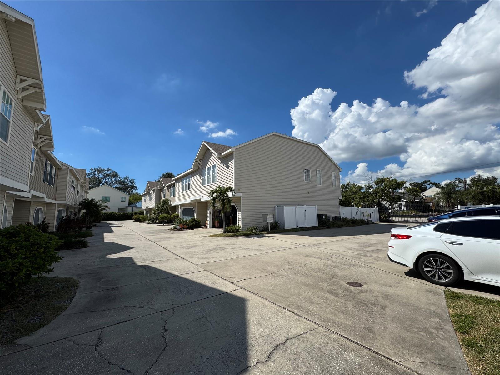 Image 2 of 28 For 2900 Azeele Street M