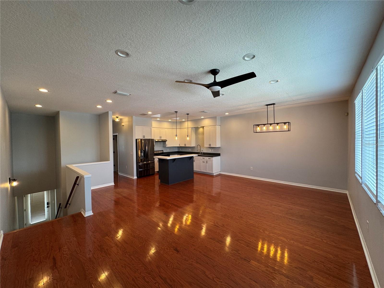 Image 7 of 28 For 2900 Azeele Street M
