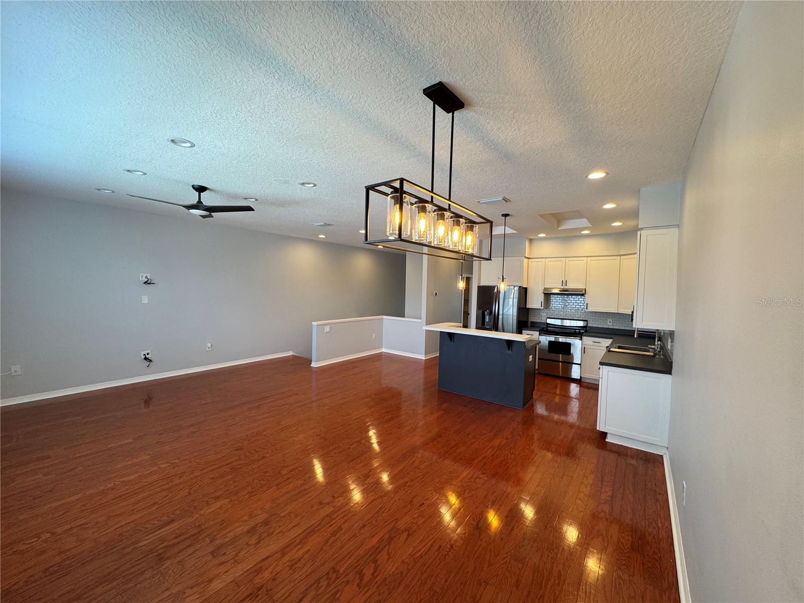 Image 8 of 28 For 2900 Azeele Street M