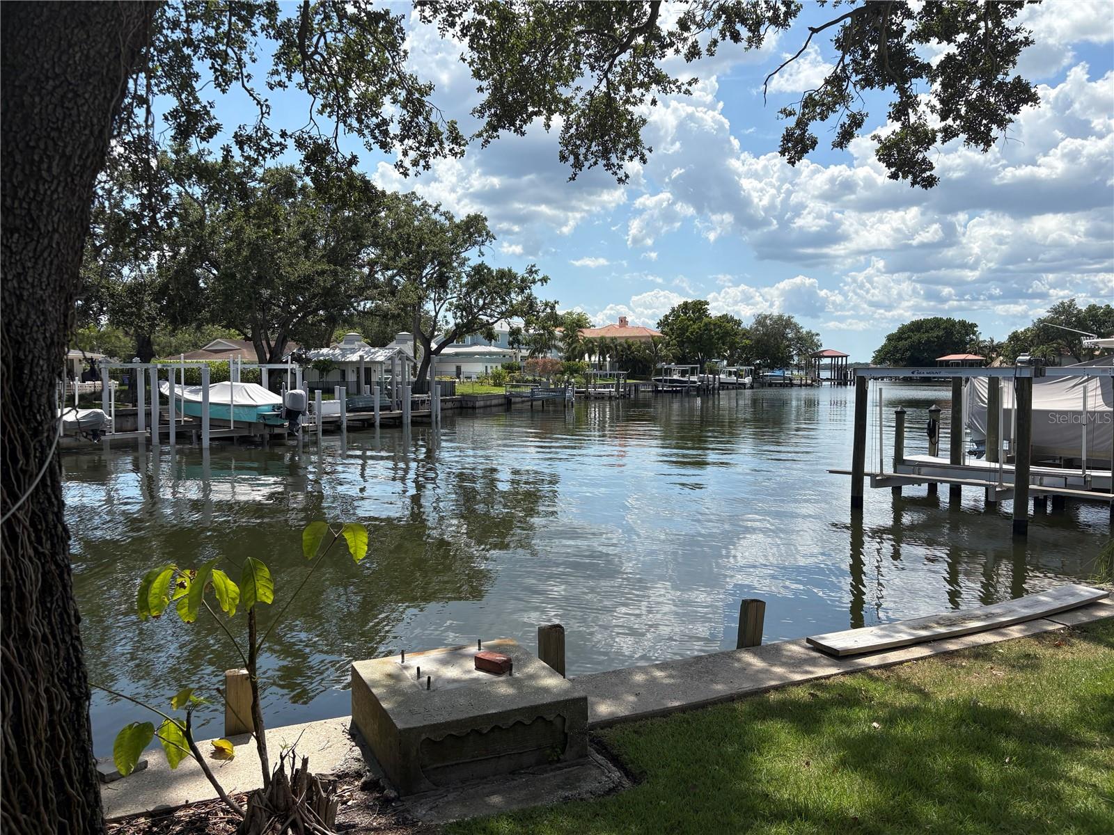 Listing photo id 4 for 418 Blanca Avenue