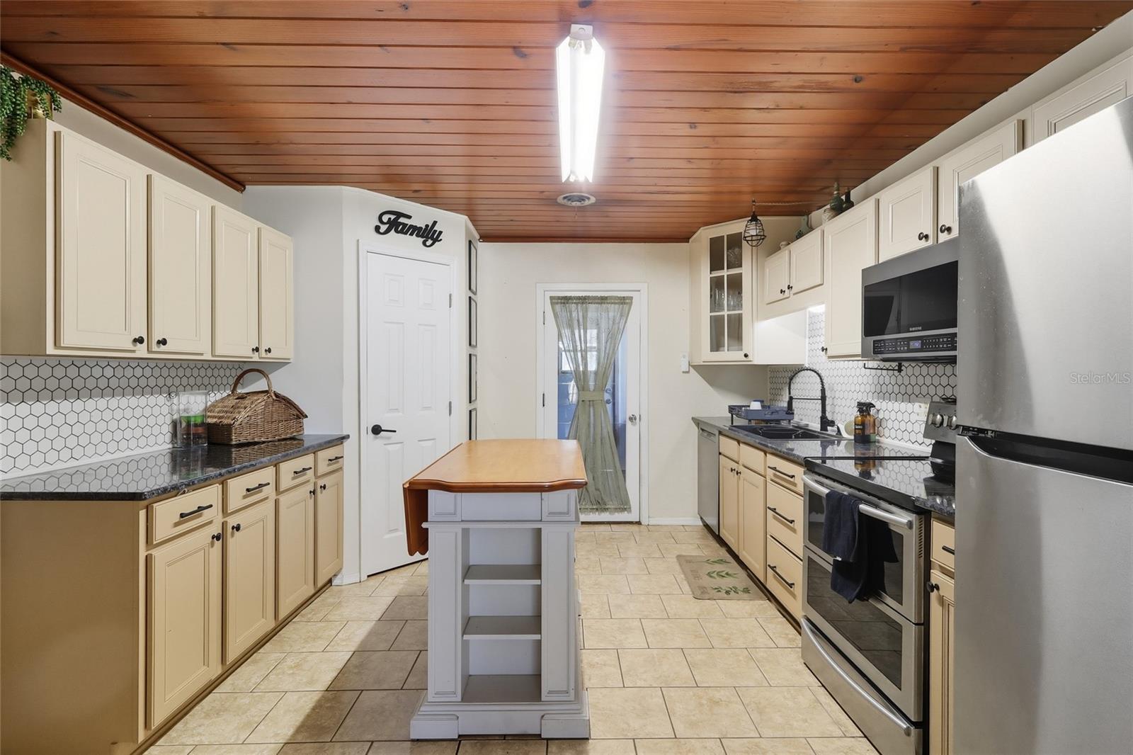 Image 10 of 26 For 37353 Lea Avenue