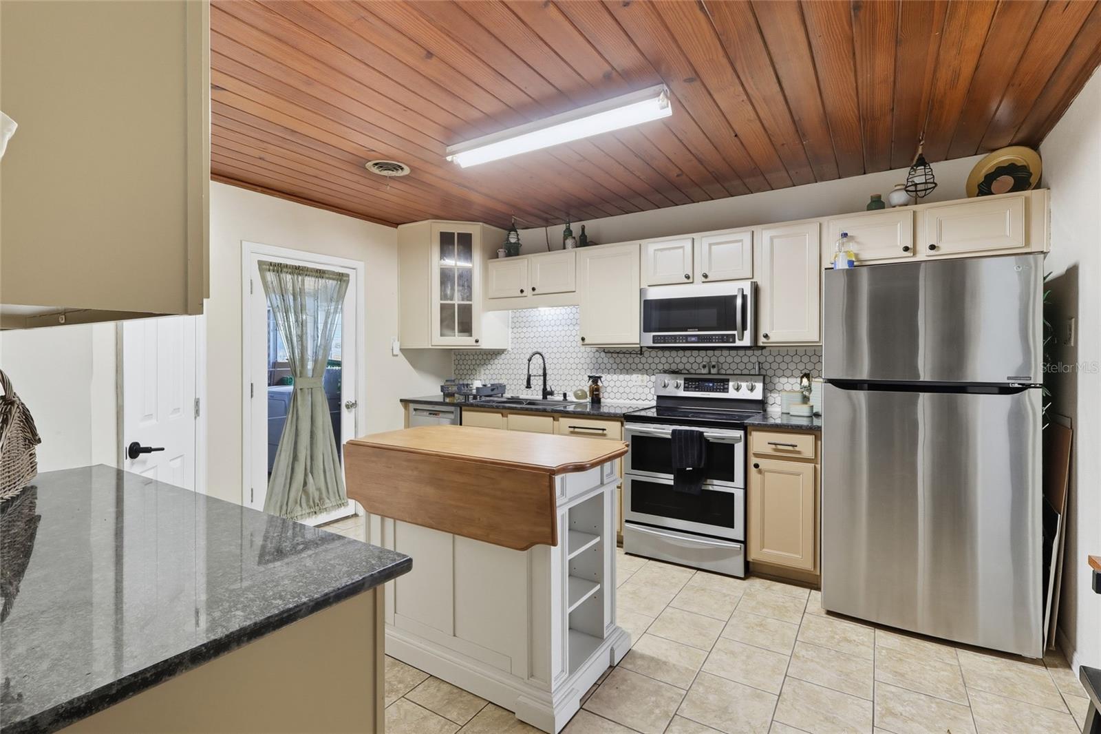 Image 11 of 26 For 37353 Lea Avenue