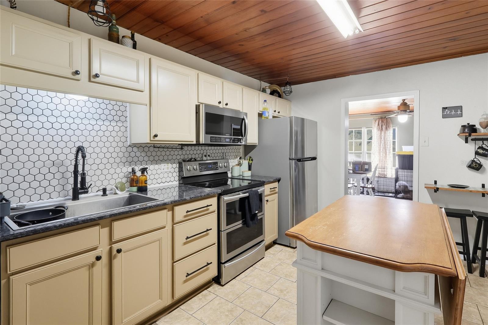 Image 12 of 26 For 37353 Lea Avenue