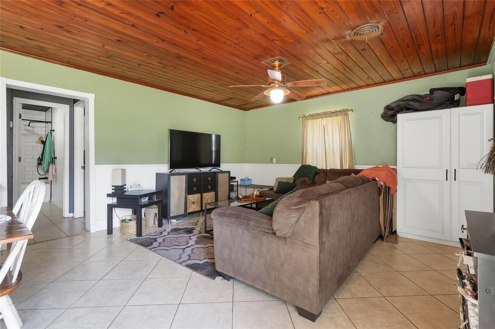 Image 5 of 26 For 37353 Lea Avenue