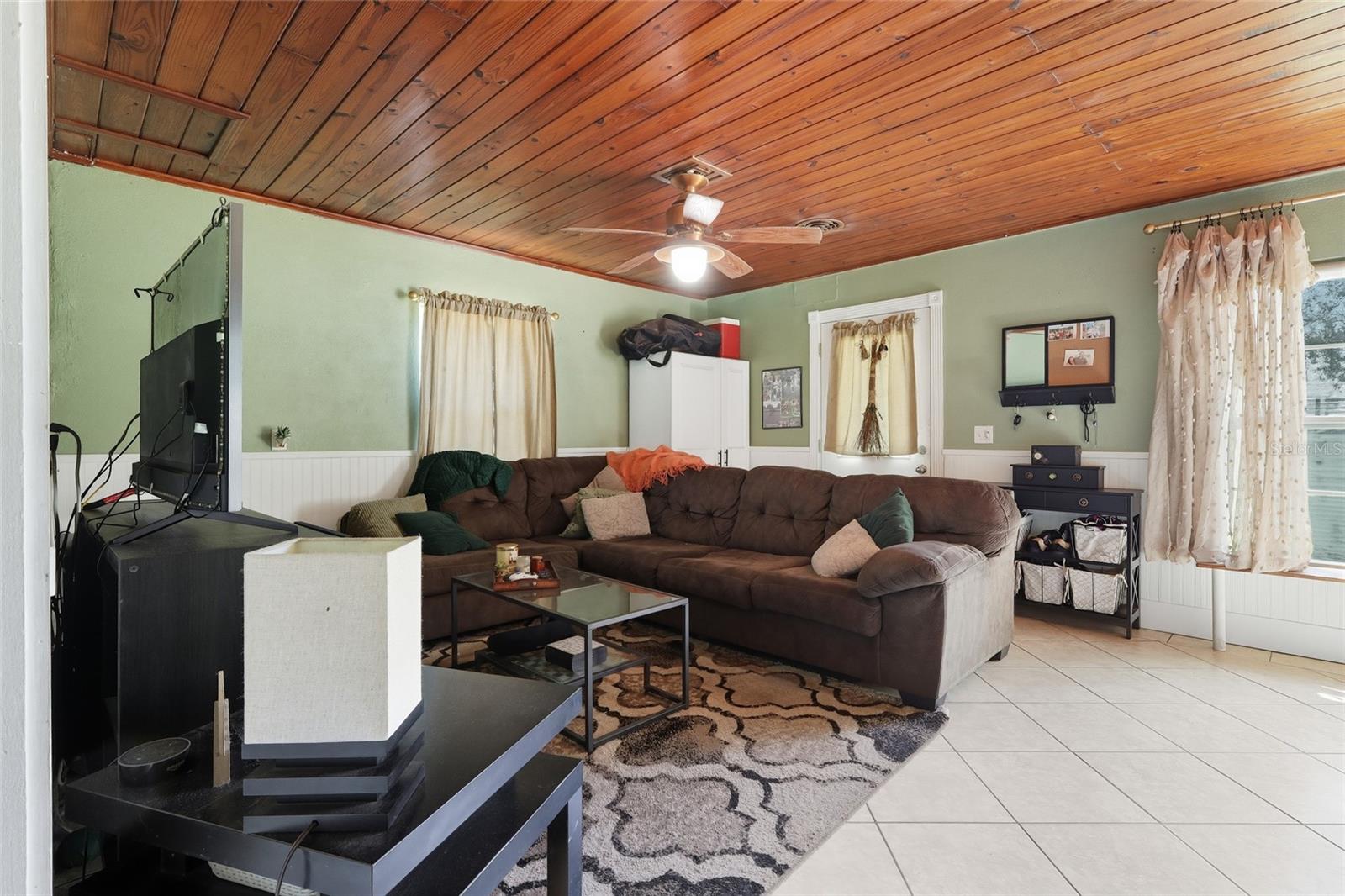 Image 6 of 26 For 37353 Lea Avenue