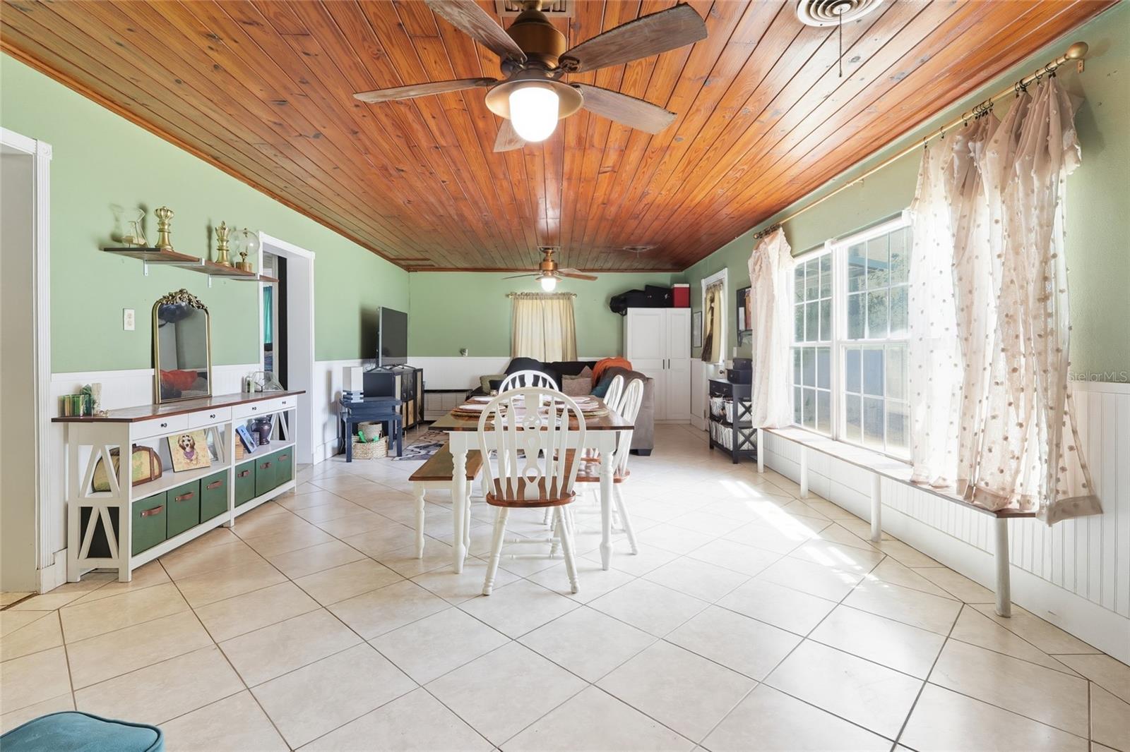 Image 9 of 26 For 37353 Lea Avenue