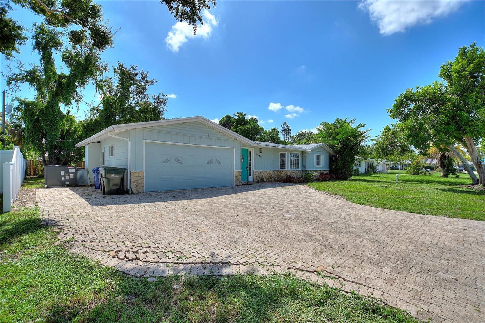Image 4 of 42 For 5529 Yorkshire Way