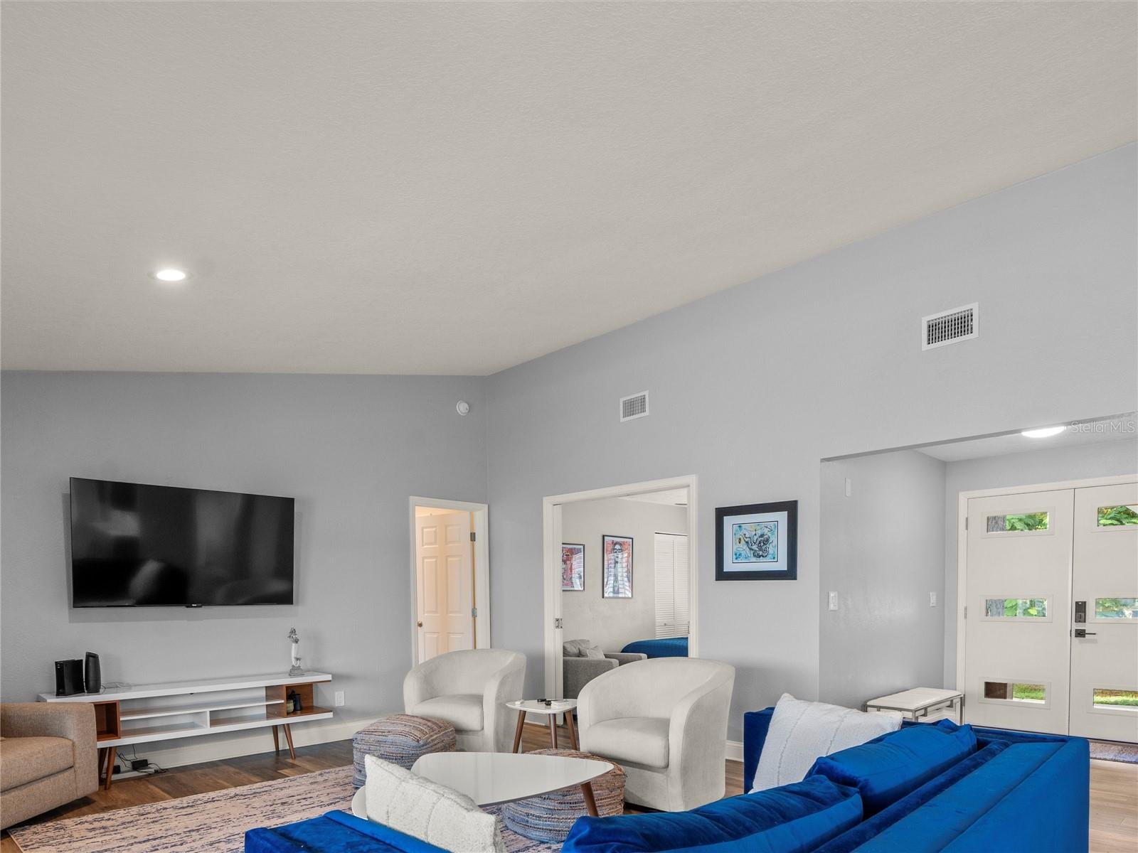 Image 13 of 52 For 4089 Pompano Drive Se