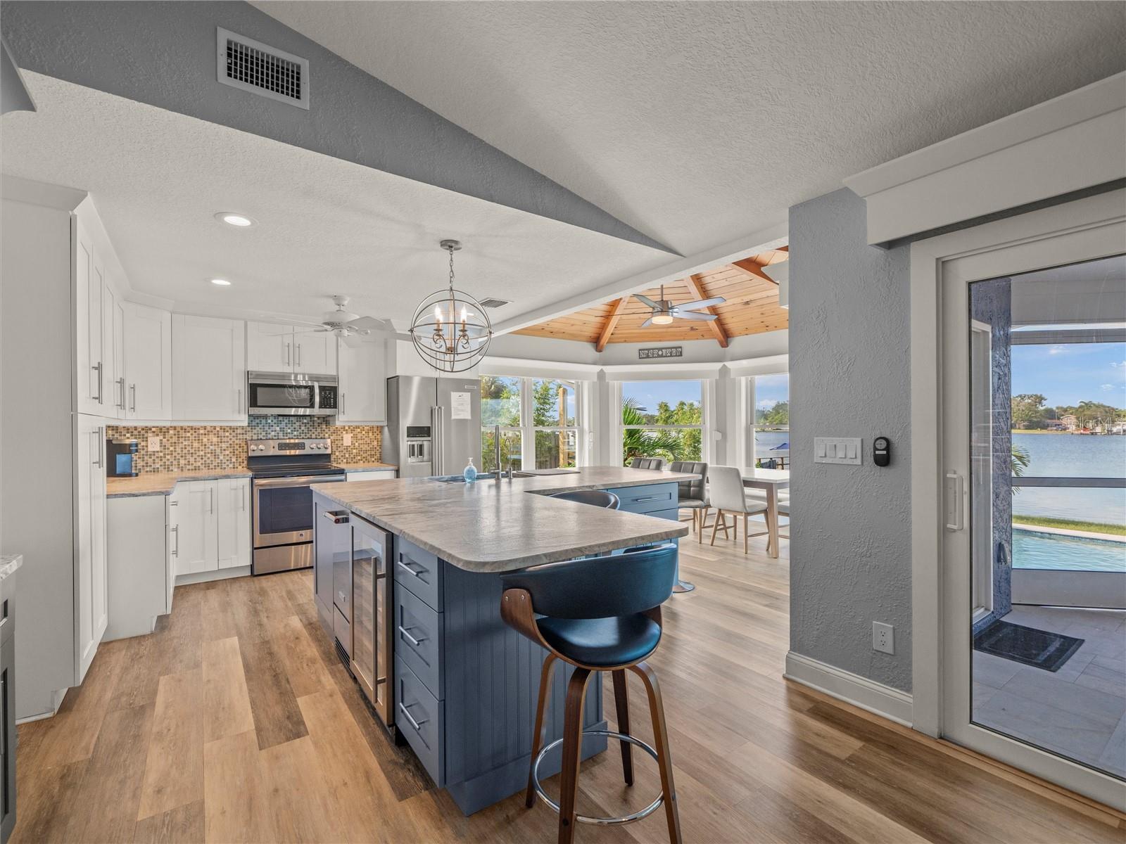 Image 15 of 52 For 4089 Pompano Drive Se