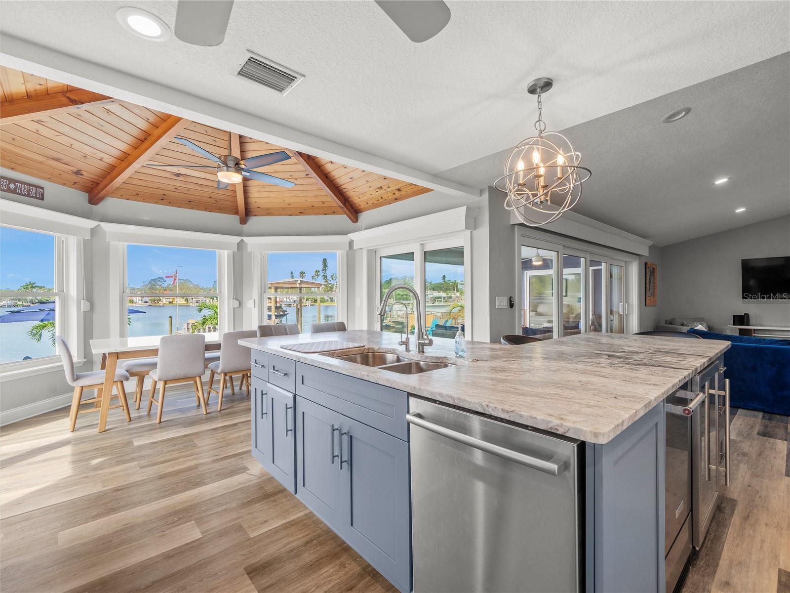 Image 19 of 52 For 4089 Pompano Drive Se