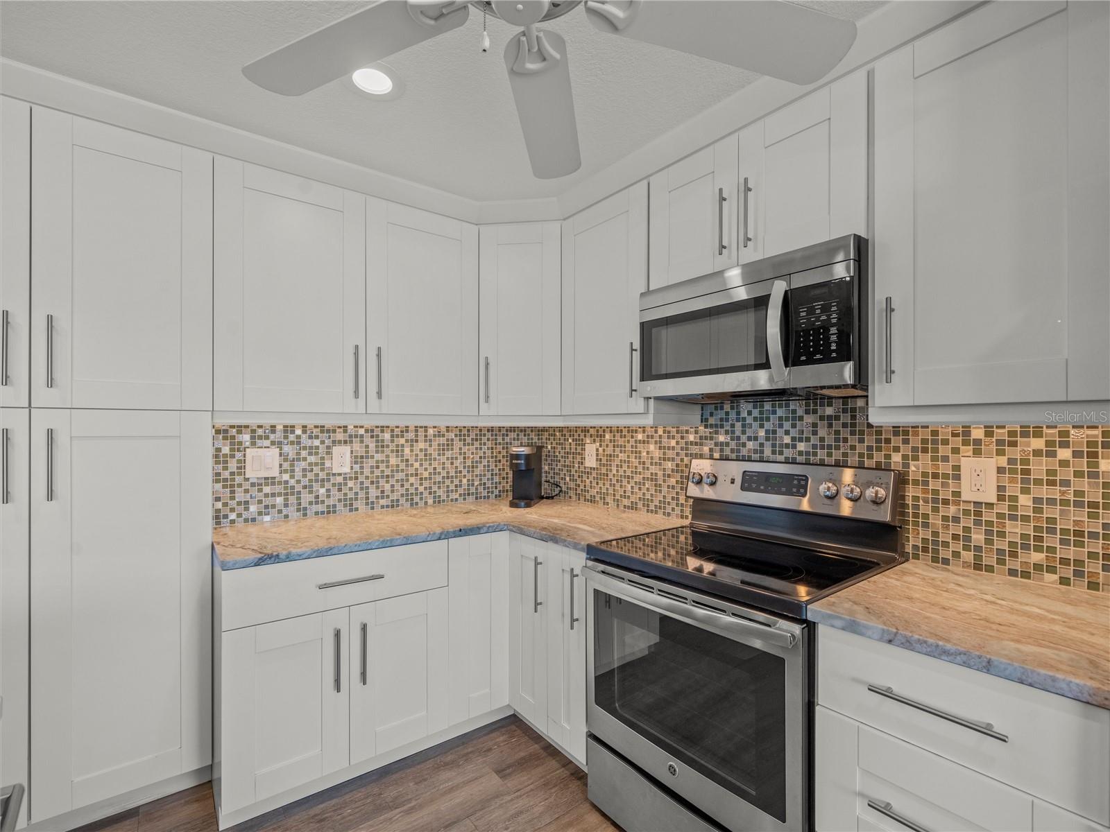 Image 22 of 52 For 4089 Pompano Drive Se