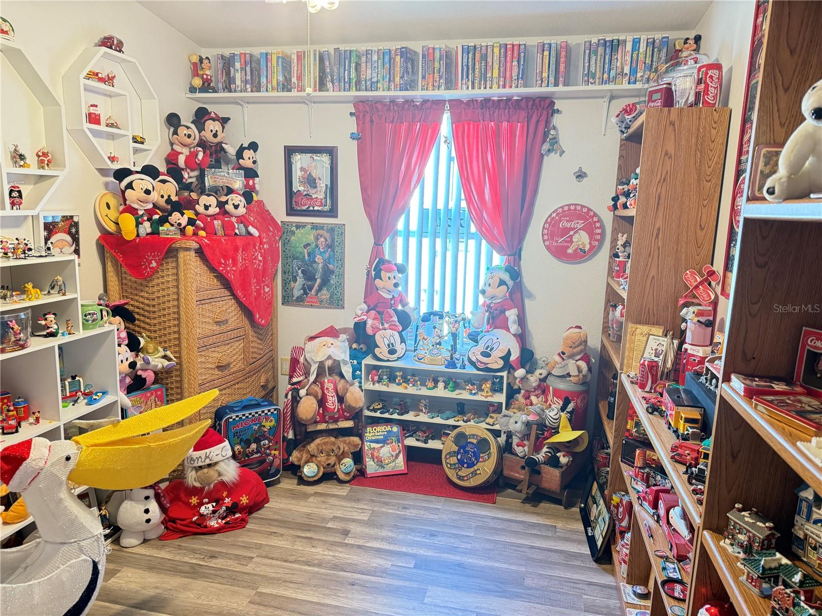 Image 23 of 31 For 134 Americana Court Ne 216