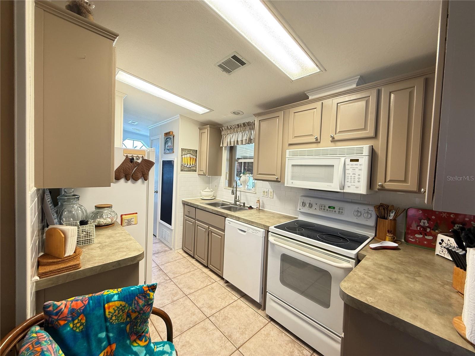 Image 9 of 31 For 134 Americana Court Ne 216