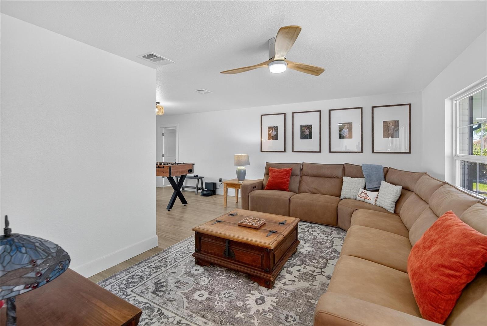 Listing photo id 10 for 6337 Cocoa Lane