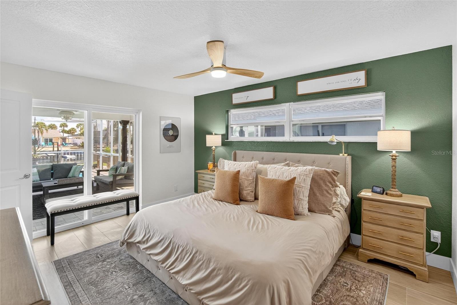 Listing photo id 13 for 6337 Cocoa Lane