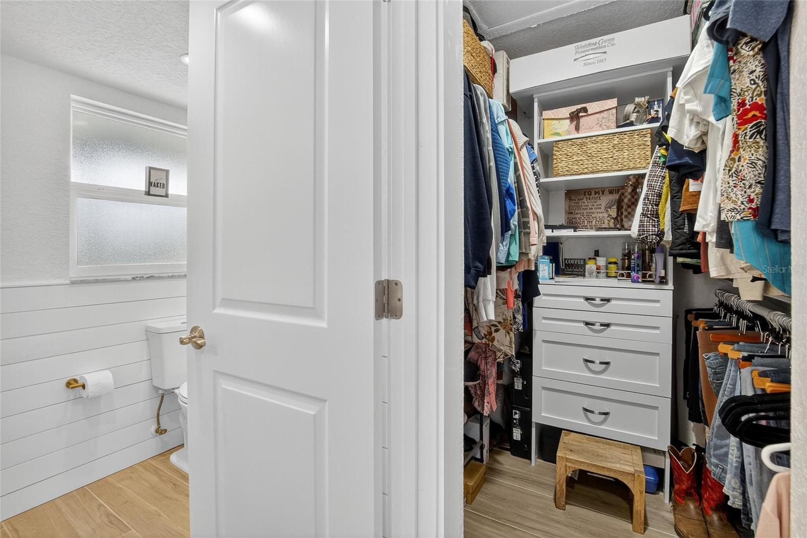 Listing photo id 15 for 6337 Cocoa Lane