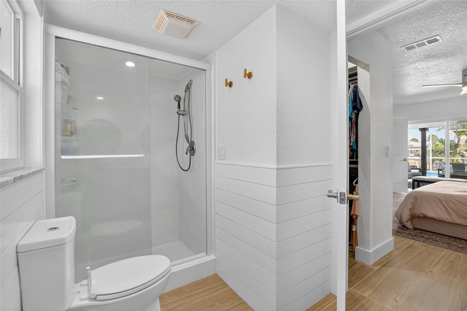 Listing photo id 16 for 6337 Cocoa Lane