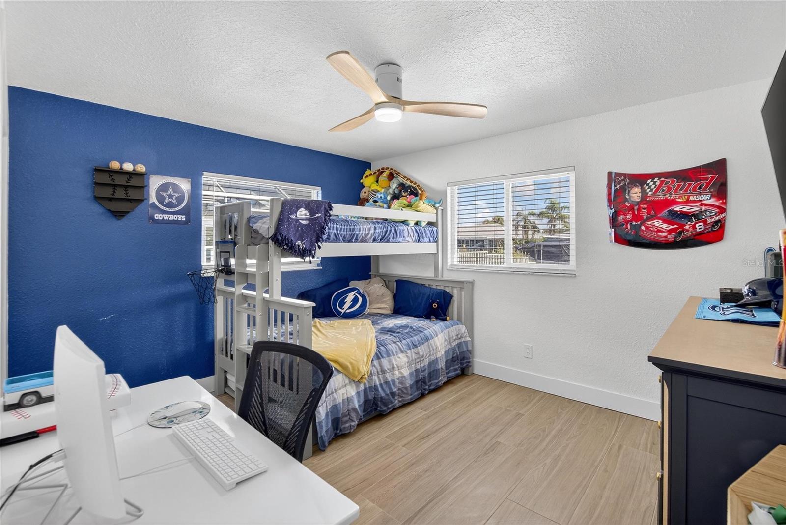 Listing photo id 22 for 6337 Cocoa Lane