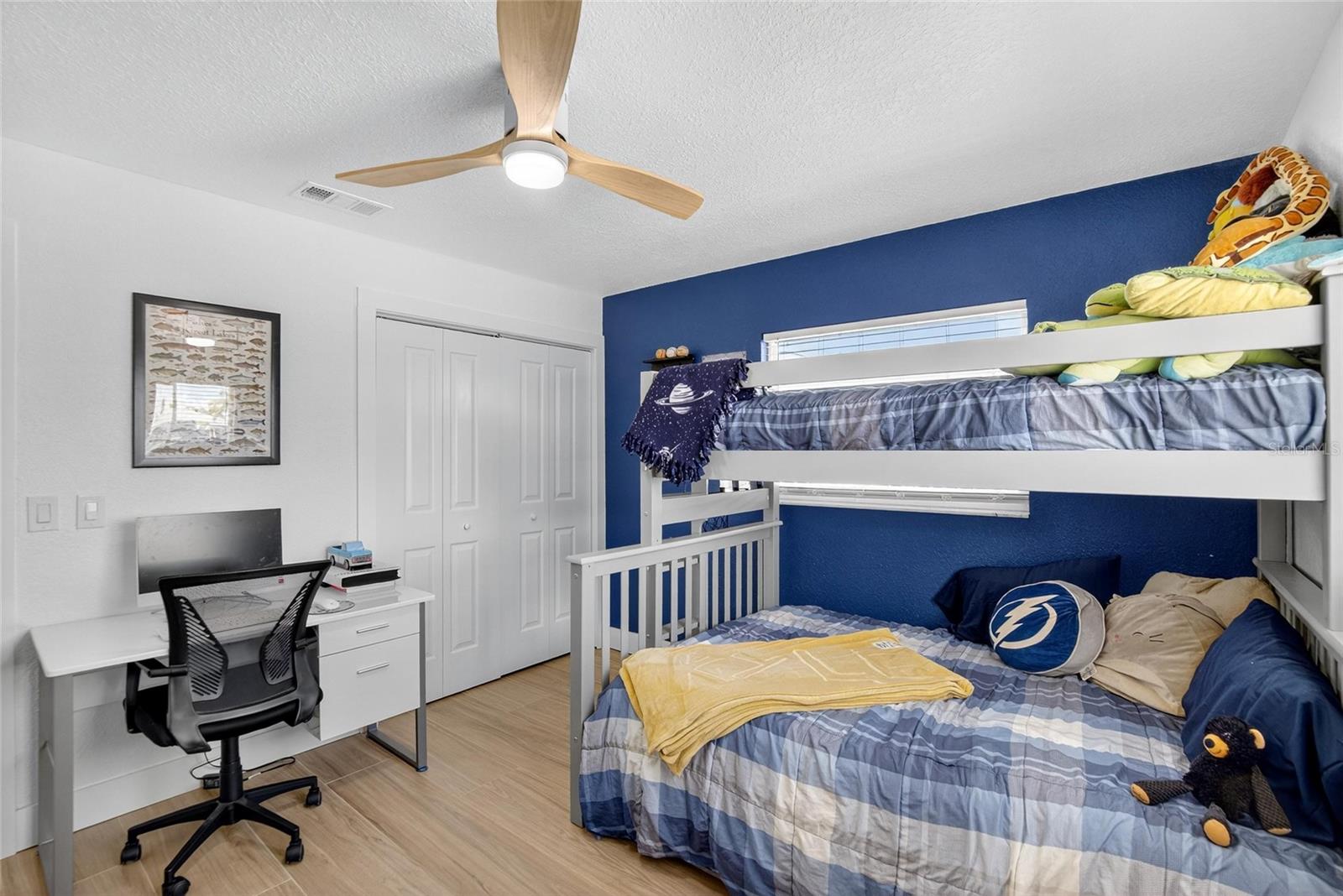 Listing photo id 23 for 6337 Cocoa Lane