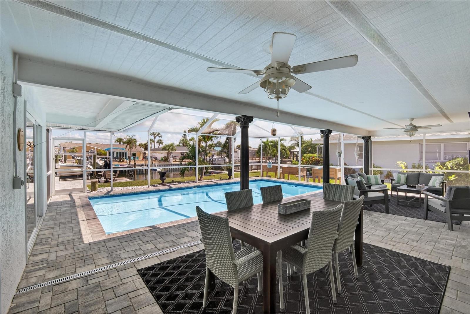 Listing photo id 25 for 6337 Cocoa Lane