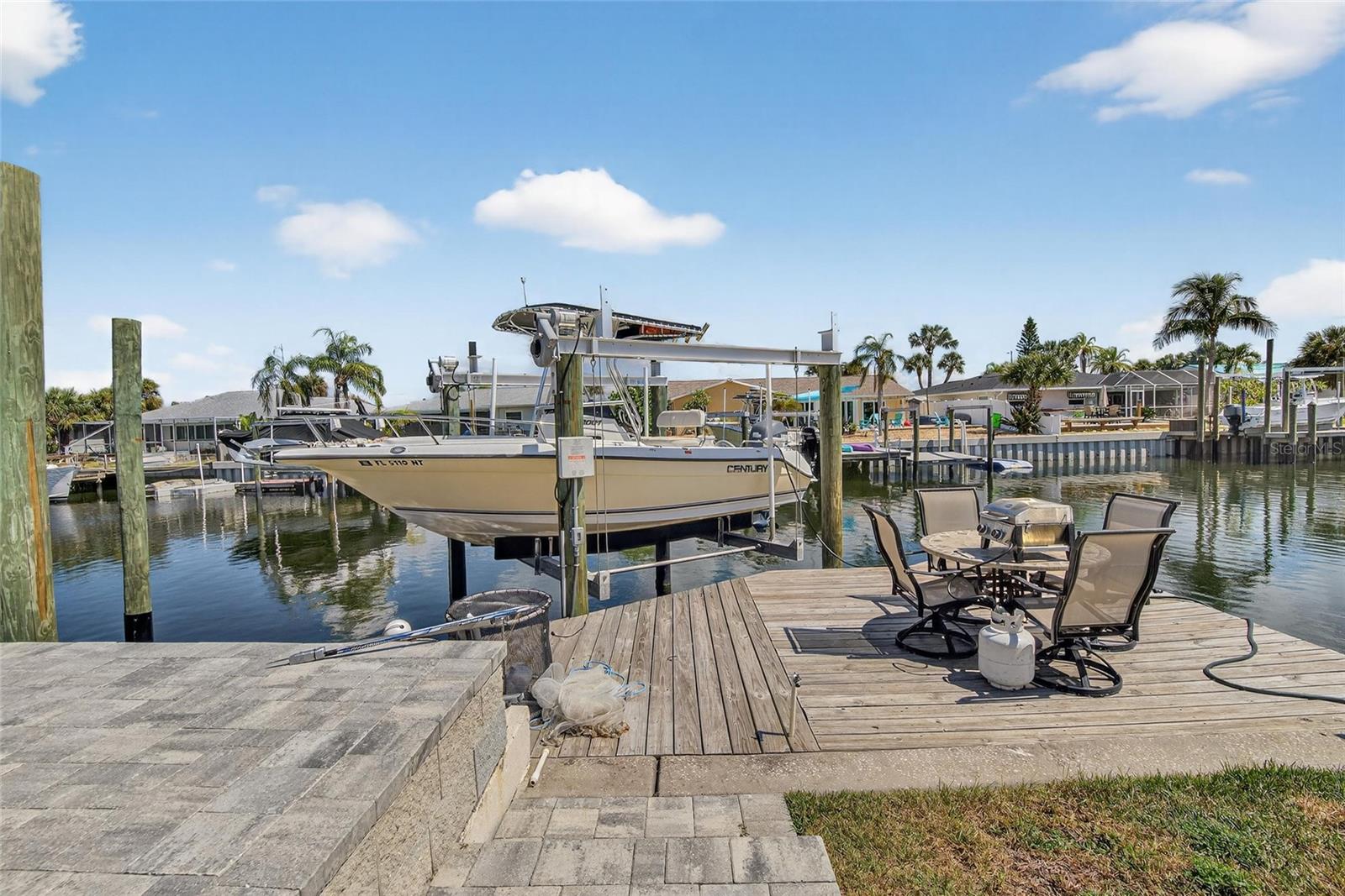 Listing photo id 28 for 6337 Cocoa Lane
