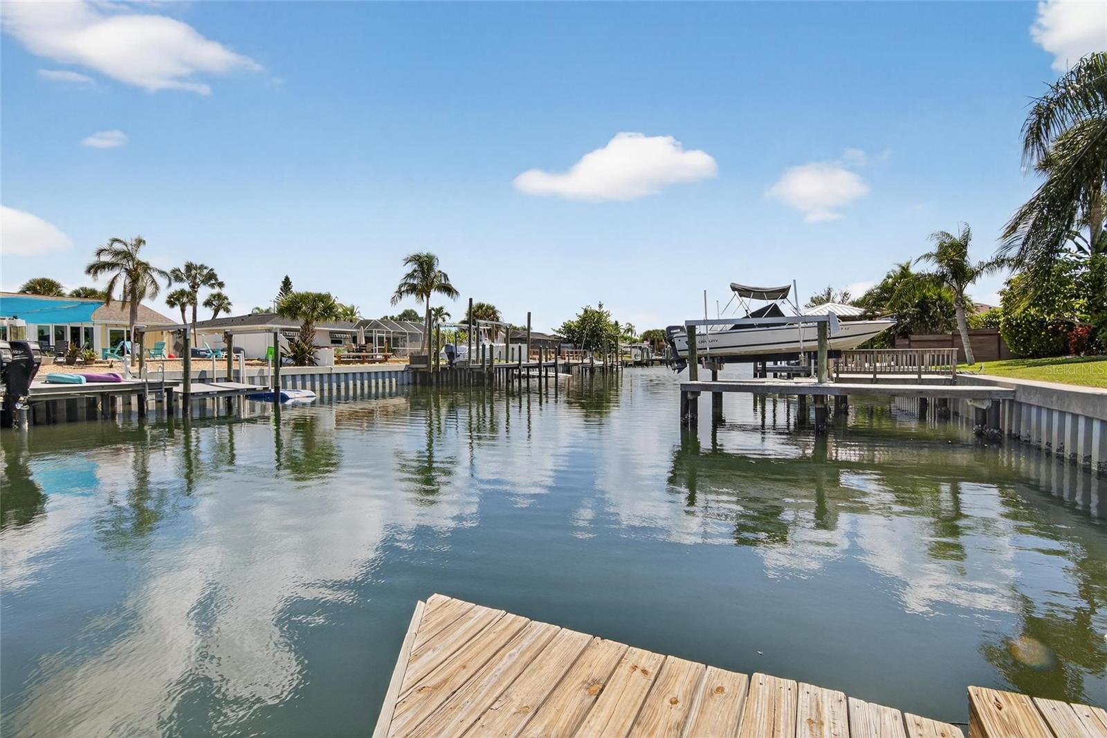 Listing photo id 29 for 6337 Cocoa Lane