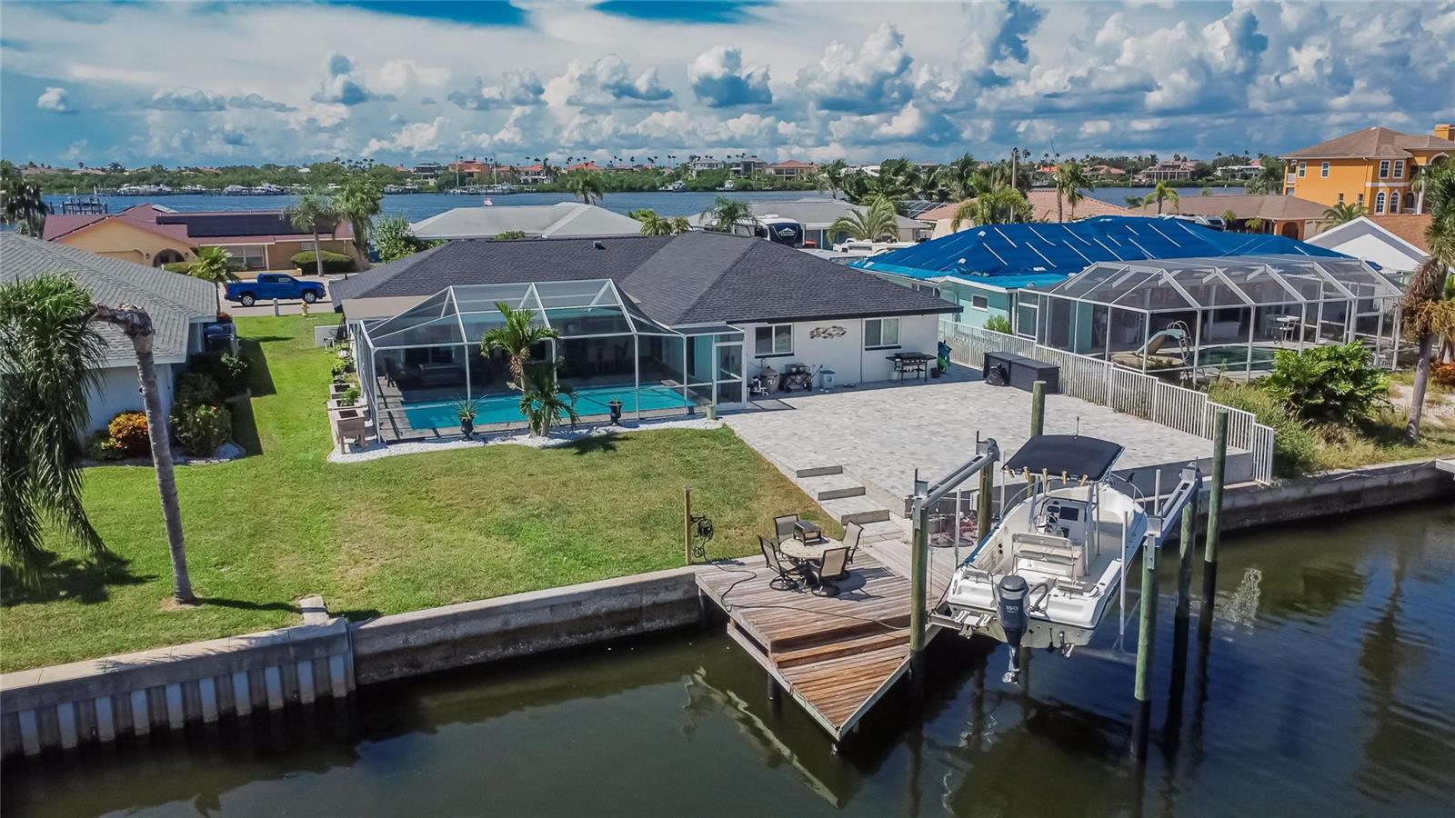 Listing photo id 30 for 6337 Cocoa Lane