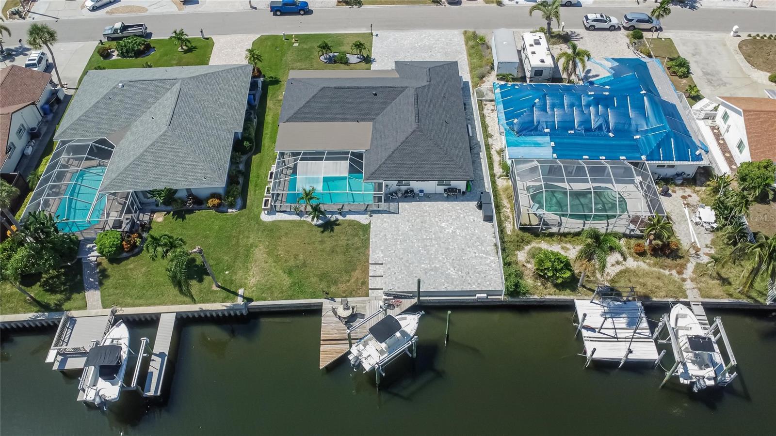 Listing photo id 31 for 6337 Cocoa Lane