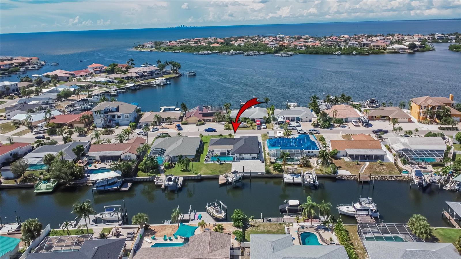 Listing photo id 32 for 6337 Cocoa Lane