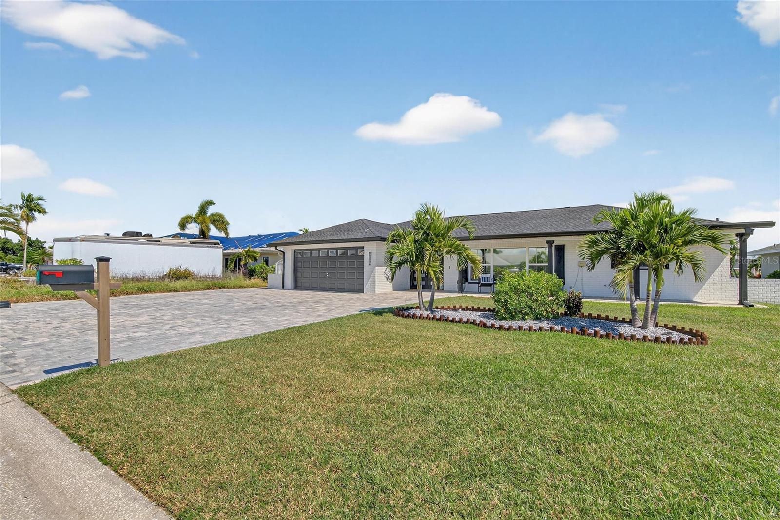 Listing photo id 34 for 6337 Cocoa Lane