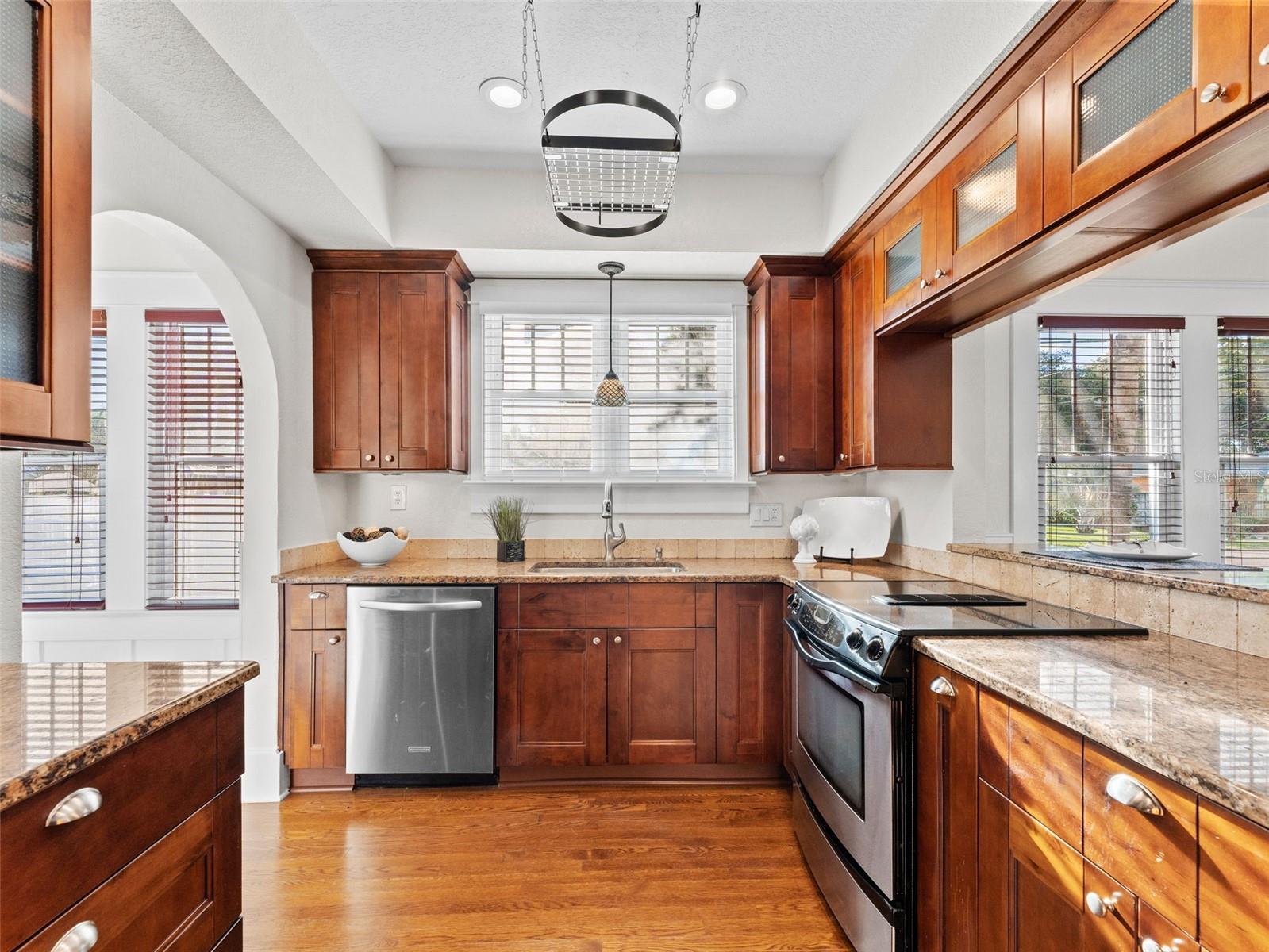 Image 10 of 38 For 924 Braddock Street