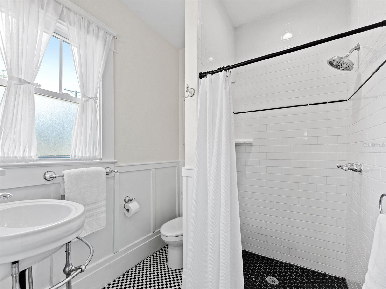 Image 12 of 38 For 924 Braddock Street