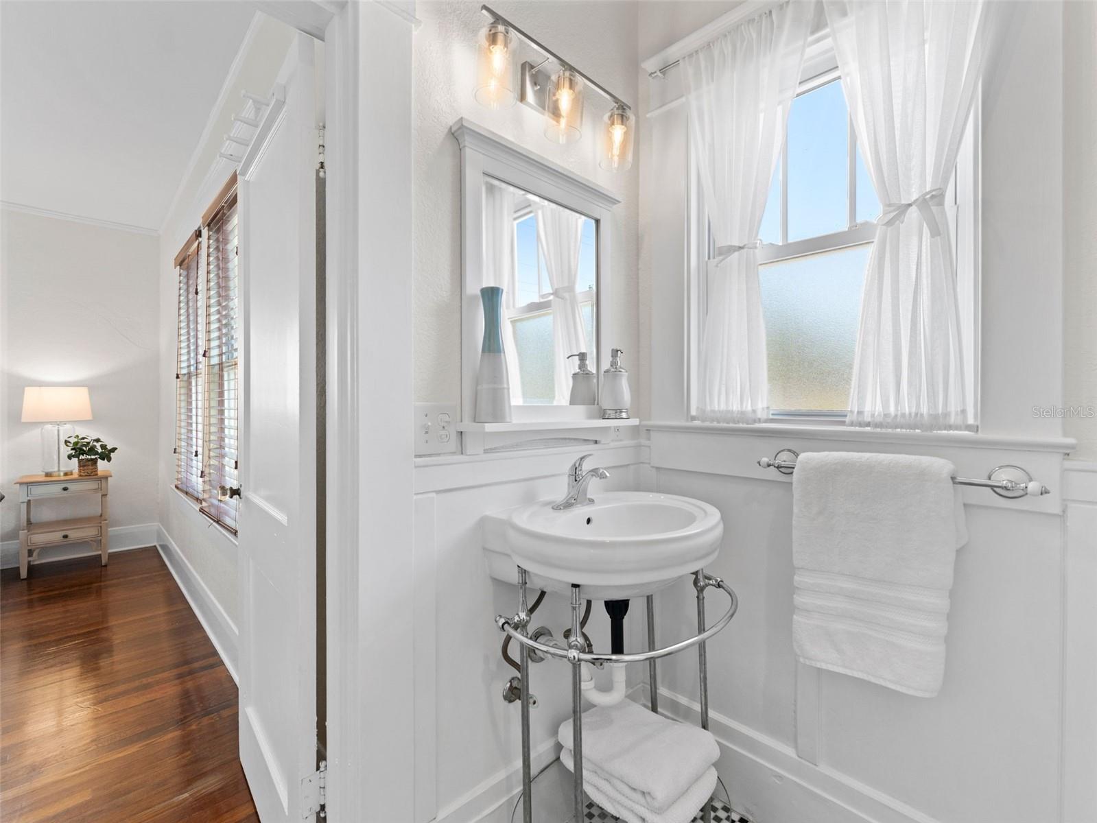 Image 13 of 38 For 924 Braddock Street