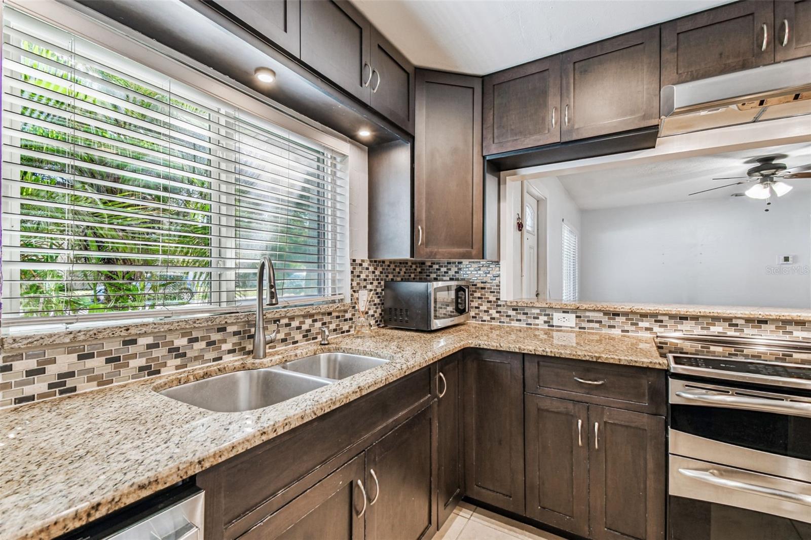 Image 11 of 36 For 4507 Lois Avenue